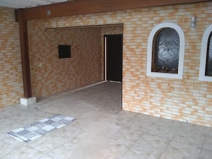 المنطقة المحيطة بالمنشأة