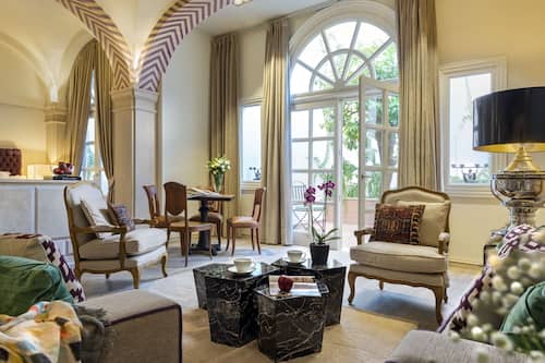 Premium Suite, Courtyard Area | Living room | 50-inch Smart TV with cable channels, TV, Netflix