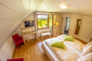 Decoración personalizada, escritorio y wifi gratis