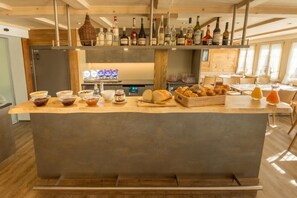 Desayuno buffet todos los días (con cargo)