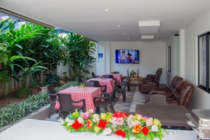 Sudah termasuk sarapan lengkap setiap hari