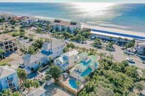 Exterior - Book Now for Holidays! Steps from the Beach! Gulf Views! Private Pool! 6 Bikes! (Destin)