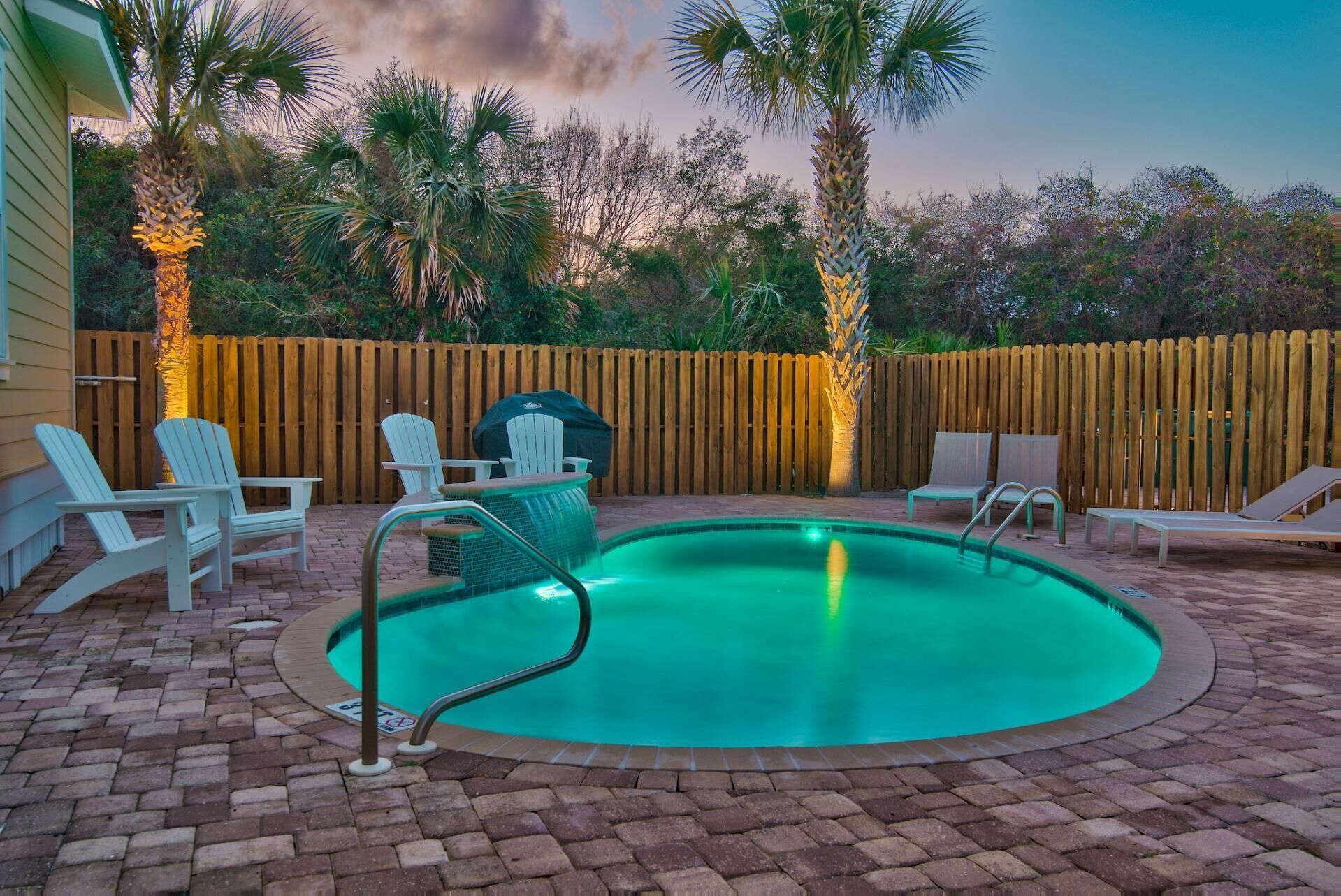 Book Now for Fall Stays! Steps from the Beach! Gulf Views! Private Pool! 6 Adult Bikes!