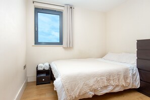 Apartment (1 Bedroom) | 1 bedroom, iron/ironing board, bed sheets - Park View Apartments - Deluxe Guest Room 1 (London)
