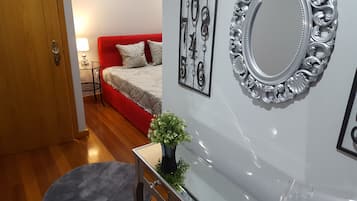 Habitación doble | Escritorio, sistema de insonorización, wifi gratis y ropa de cama