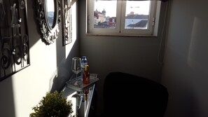 Double Room | Desk, soundproofing, free WiFi, bed sheets - Cool Guesthouse (Porto)