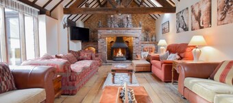 Das Cotswold Manor Wychwood mit Whirlpool, Spielscheune und 3 Hektar Parklandschaft