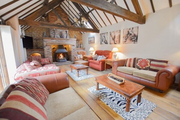 Living area - The Cotswold Manor Wychwood, with Hot-Tub, Games Barn, 3 acres of Parkland (Witney)
