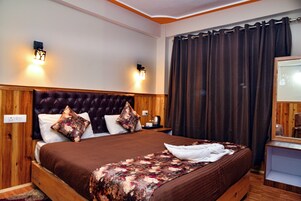 Superior Double Room, 1 Queen Bed | Free WiFi, bed sheets