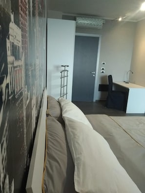 Cortines opaques, habitacions insonoritzades, bressols i wifi gratuïta