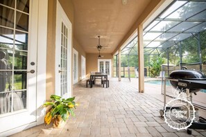 屋外ダイニングエリア