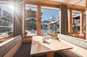 Az árban foglalt svédasztalos reggeli mindennap