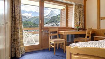 Chambre Double, 1 lit double, vue montagne (Grand Lit Matterhorn) | Bureau, chambres insonorisées, Wi-Fi gratuit, draps fournis