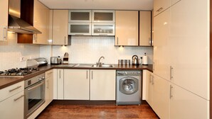 Unclassified image, 5 of 10, button - Bothwell Road Apartment - Town & Country (Aberdeen)