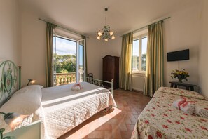 10 soverom, skrivebord, wi-fi og sengetøy