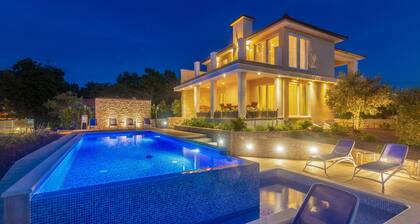 Villa Roko with Pool and Sauna