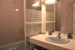 Bathtub