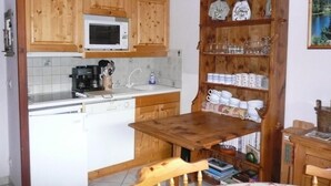 茶具/咖啡用具、冰箱、微波炉、烤箱