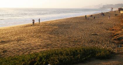 KALUSTEELLINEN OSASTON LÄHELLÄ Rannat, seinät, reunarannikko.