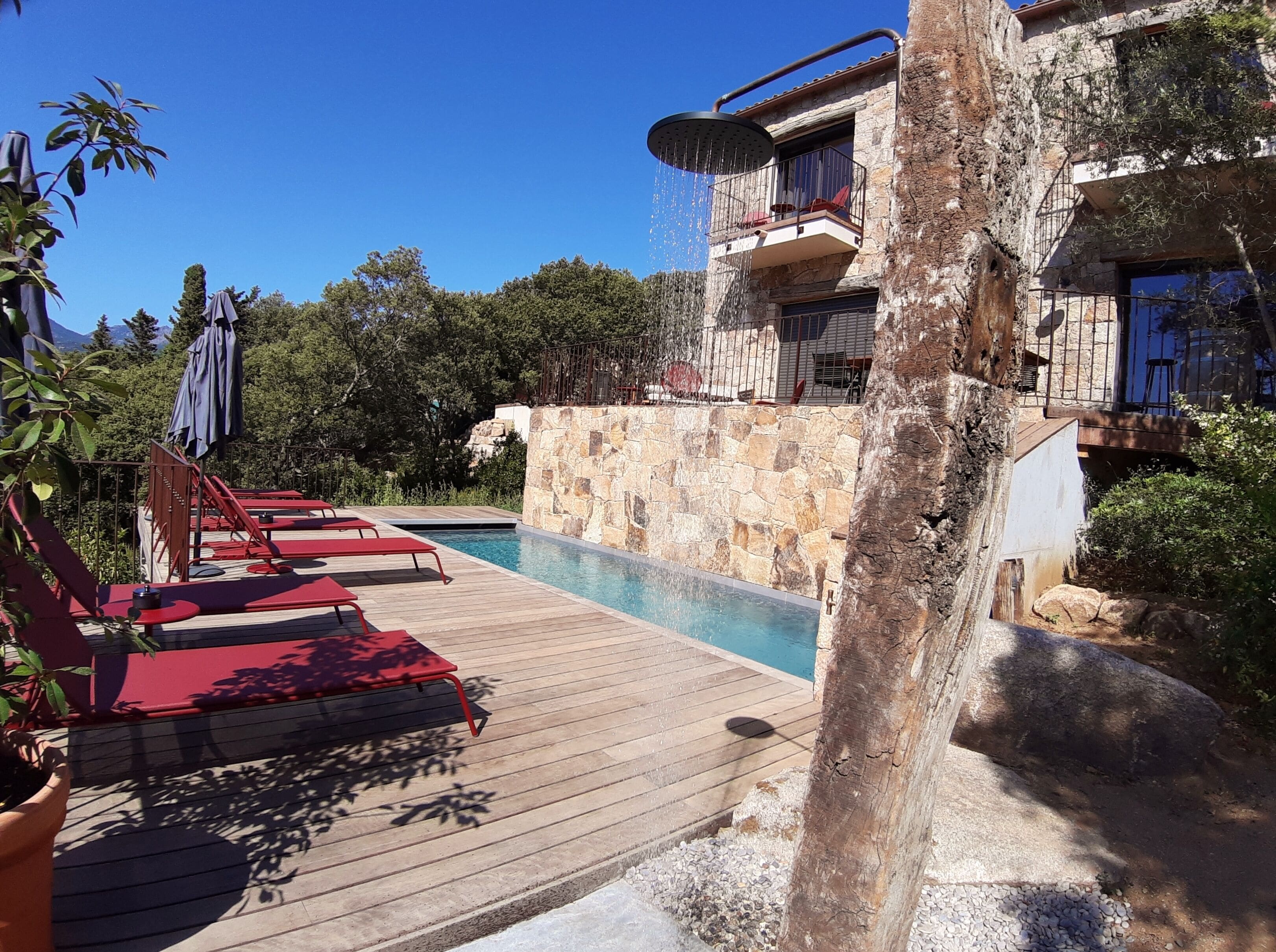 Mặt tiền nơi lưu trú