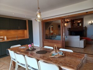 Deluxe Apartment (U Mare) | Private kitchen | Espresso maker, electric kettle, high chair, cleaning supplies - U Castellu (Viggianello)