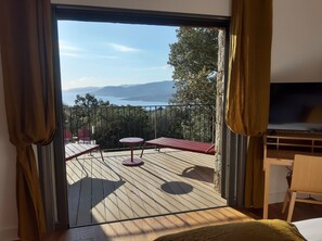 أغطية فراش متميزة وألحفة محشوة بالريش وأسرّة بإسفنج يتكيف مع شكل الجسم