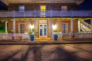 Front of property - evening/night - The Cottage Club Hotel (Windward Side)