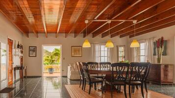 Coin salon dans le hall