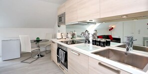 Apartment, 1 Bedroom | Private kitchen | Fridge, microwave, oven, stovetop - Summer Street Apartment - Town & Country (Aberdeen)