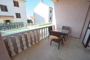 Balcony - Apartments Stana with shared pool (Malinska-Dubasnica)