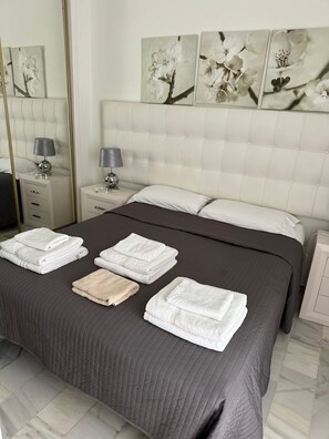 1 chambre, coffres-forts dans les chambres, fer et planche à repasser