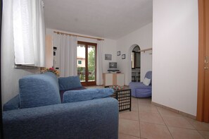 TV - Two-room apartment Alex 1, 2 minutes drive from the beach (Marina di Campo)