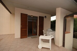 Outdoor dining - Two-room apartment Alex 1, 2 minutes drive from the beach (Marina di Campo)