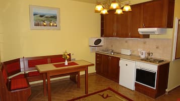 Apartment | Private kitchen | Full-sized fridge, microwave, oven, stovetop