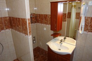 Apartment | Bathroom sink - HoldLux Apartmanok (Sarvar)