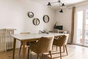 Dining - Centrally located in one of Madrid's trendiest neighborhoods, this spacious 130m² two-bedroom apartment on the first floor is the perfect launching pad for exploring city life (MADRID)