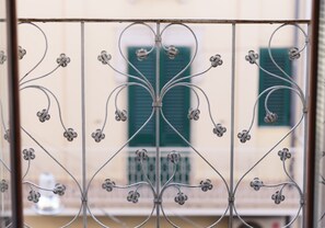 Phòng đôi hoặc 2 giường đơn, phòng tắm dùng chung (external - balcony) | Ban công