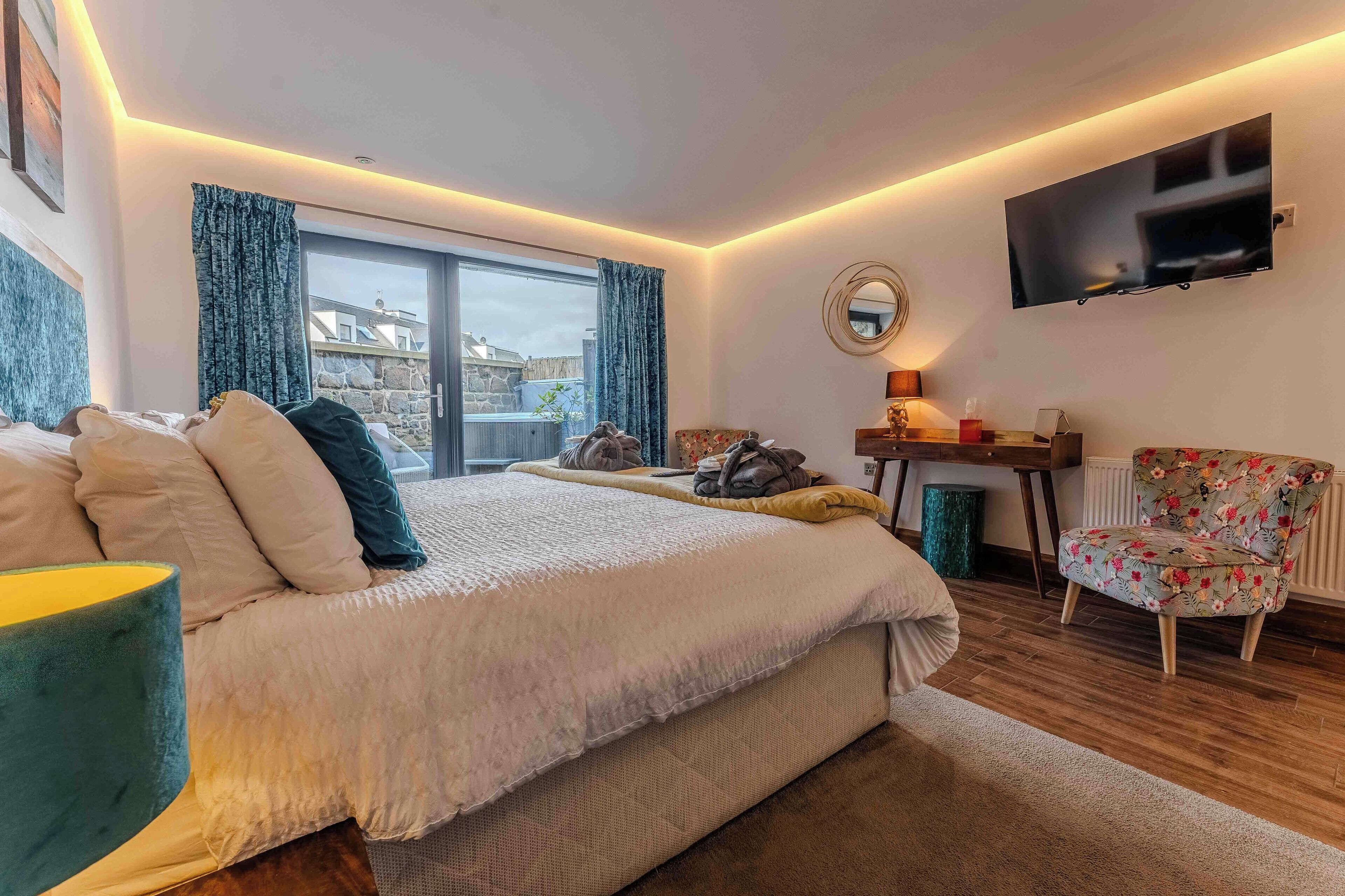 Deluxe Studio Suite (with private hot tub) | Biancheria da letto di alta qualità, materassi a doppio strato