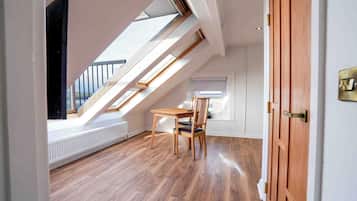 Luxury Loft | Private kitchen | Fridge, electric kettle, cookware/dishes/utensils