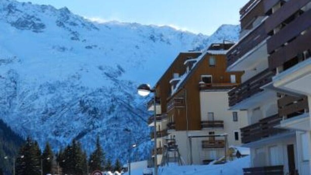 A snow-covered mountain with a building featuring multiple balconies and a ski lift in the background. - LE PLEYNET, LES 7 LAUX, studio cabin 4 people (Le Pleynet)