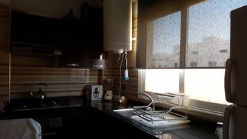 Apartment | Private kitchen | Full-sized fridge, oven, stovetop, cookware/dishes/utensils