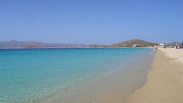 In Strandnähe, Liegestühle, Strandtücher