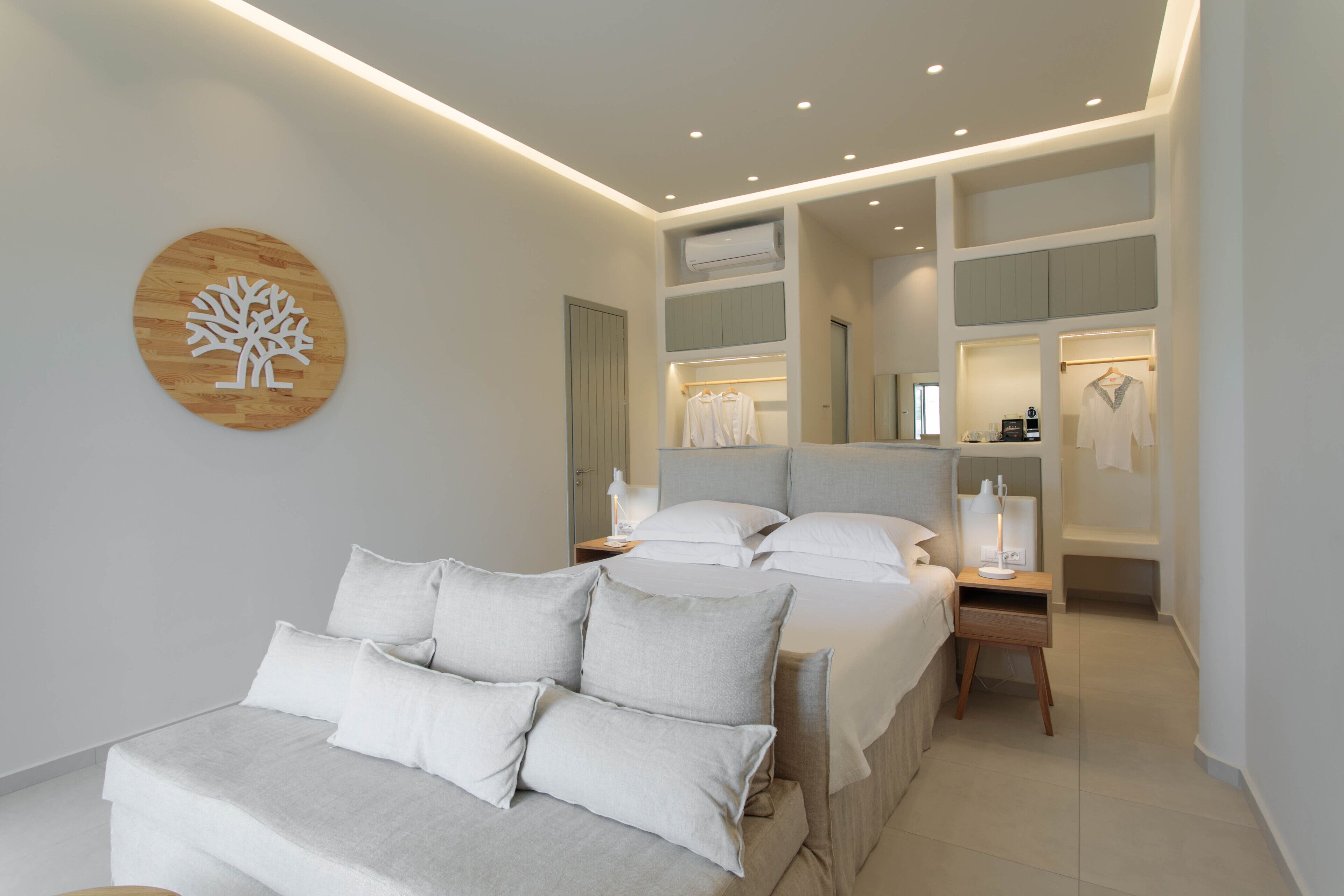 1 室のベッドルーム、セーフティボックス (室内)、デスク、アイロン / アイロン台