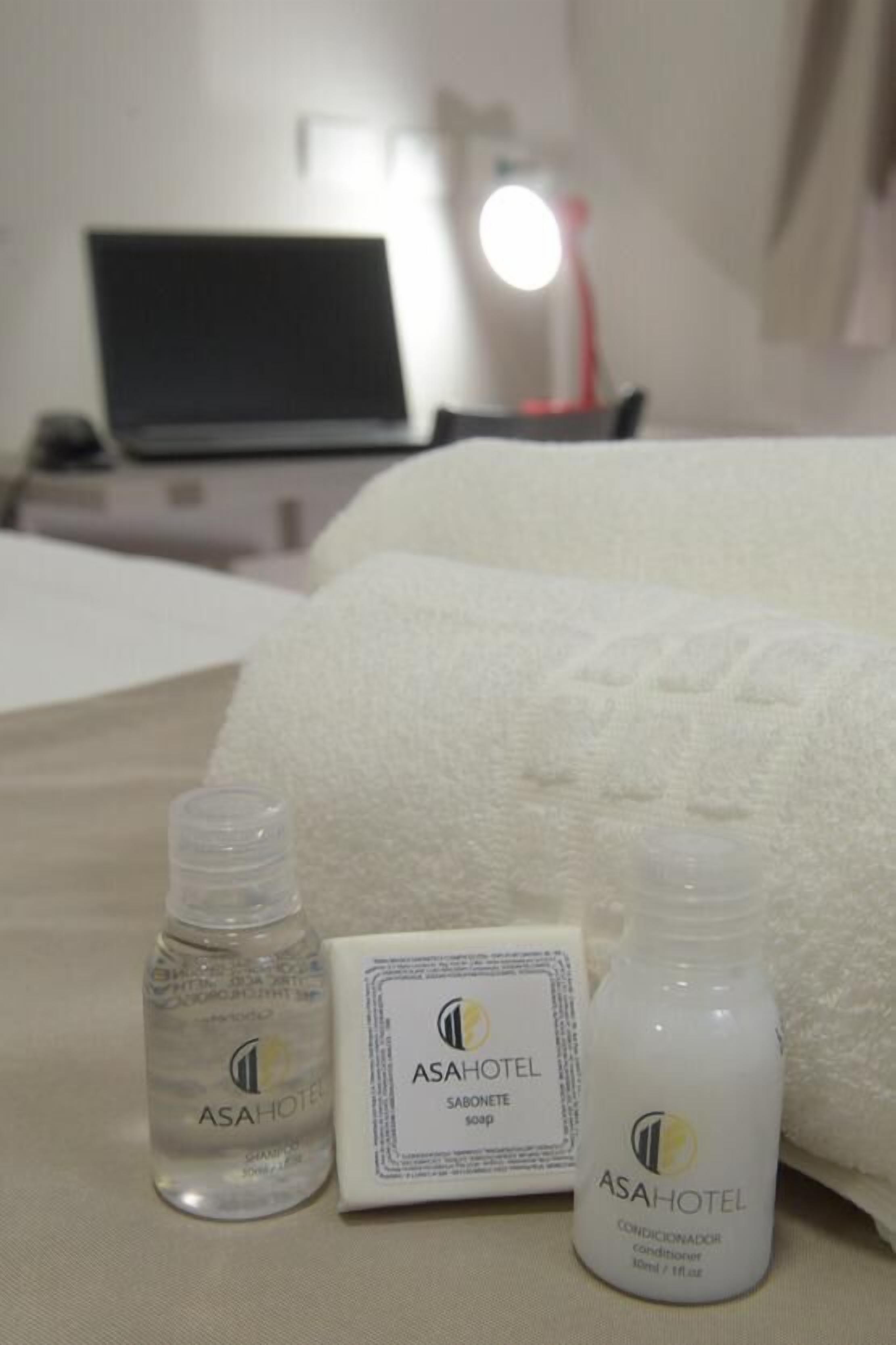 shower, free toiletries, towels