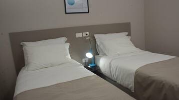 Standard Twin Room | Desk, laptop workspace, blackout curtains, free WiFi