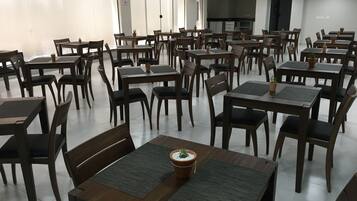 包每日自助早餐