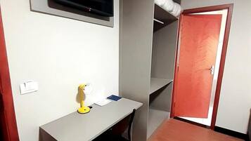 Bureau, espace de travail pour ordinateur portable, rideaux occultants