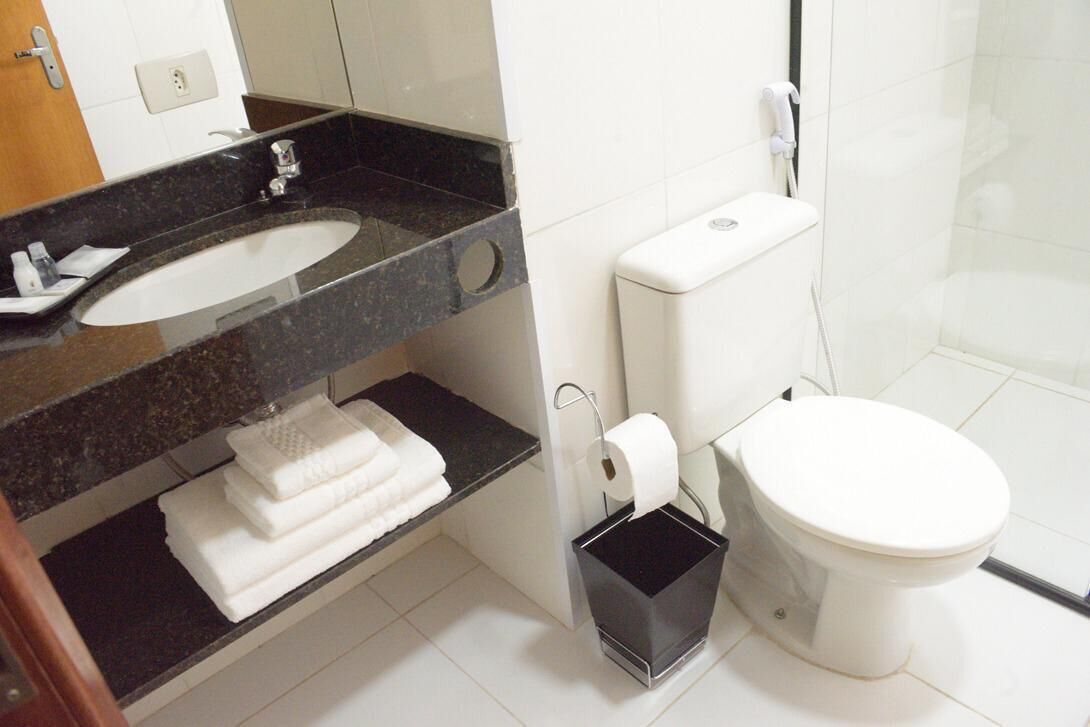 shower, free toiletries, towels