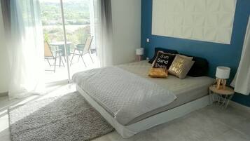 1 slaapkamer, een strijkplank/strijkijzer, wifi, beddengoed