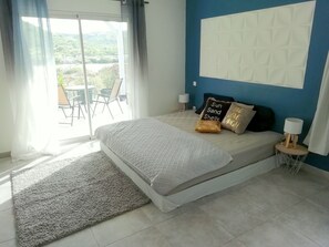 1 dormitori, planxa i posts de planxar, wifi i roba de llit 